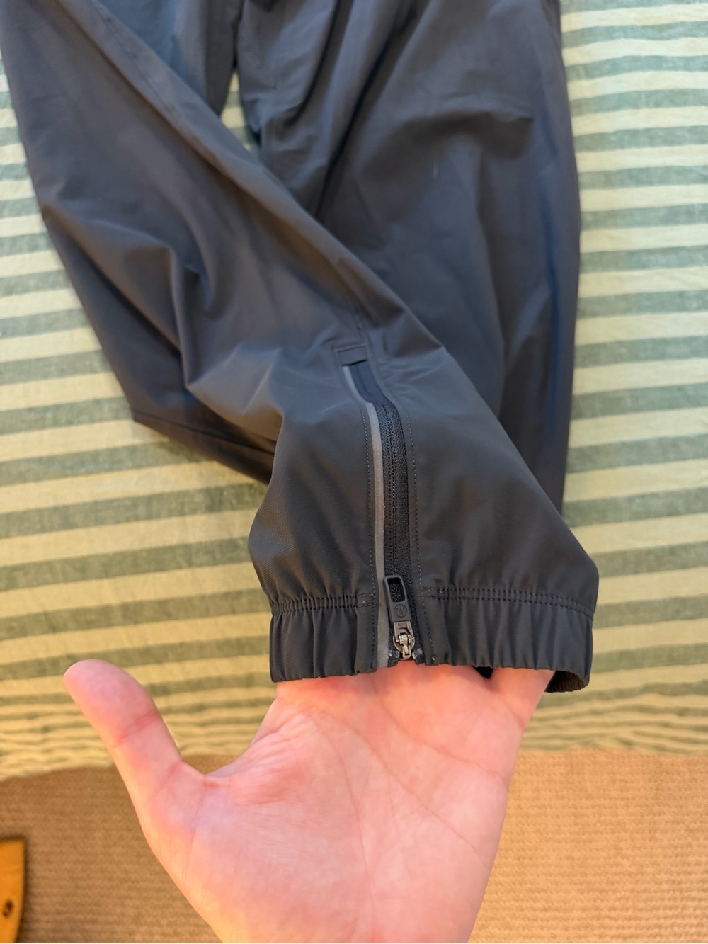 Men's Grey Lulu Lemon Pace Breaker Jogger - Picture 2 of 3